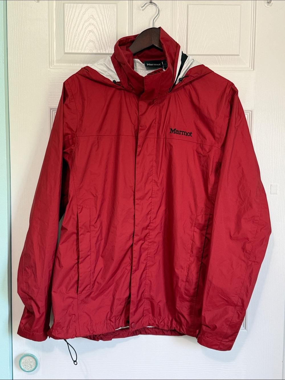 Marmot Minimalist Women’s Crimson Red Hooded Rain Jacket